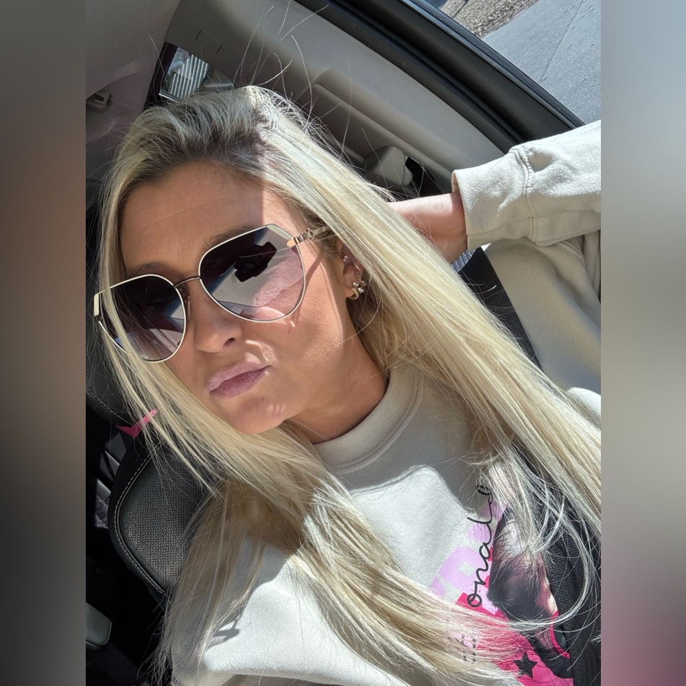 Meet your Posher, Rebel